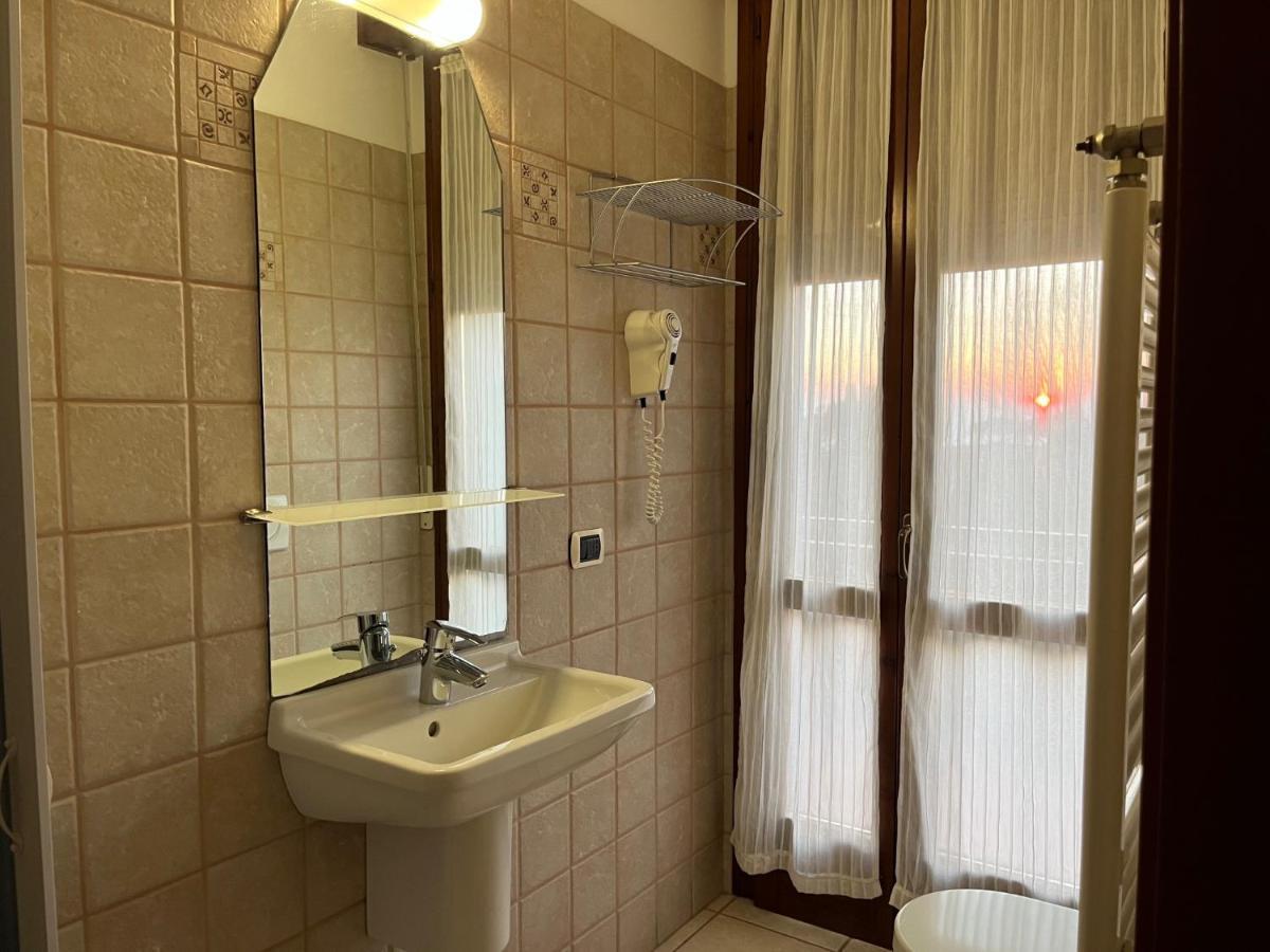 Hotel Renata Лацизе Екстериор снимка
